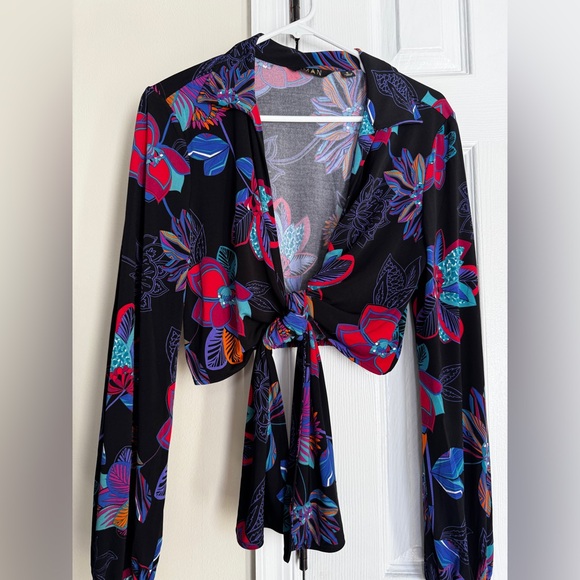 Iman Multicolor Tropical Wrap Crop Top EUC Small Long Sleeve - Picture 6 of 15